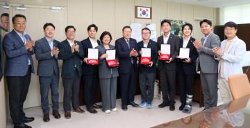 20260910 아주대학교 공공정책대학원 총동문회 감사패 수여