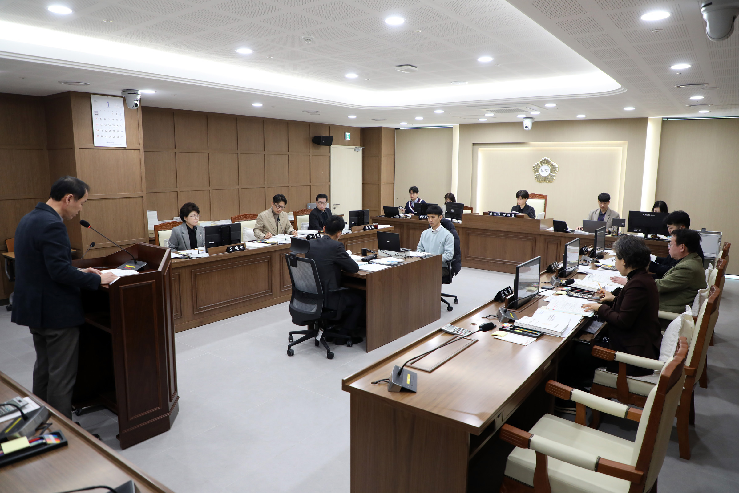 '[2026.01.28.] 수원특례시의회 문화체육교육위원회,  ‘도서 기증 활성화’등 조례안 심사' 게시글의 사진(1) '사진2) 수원시의회 제398회 임시회_문화체육교육위원회 안건심사.jpg'