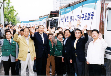 북한 용천돕기 시민 구호물품 보내기 행사에 참석