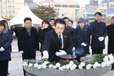 1.1 현충탑 참배 