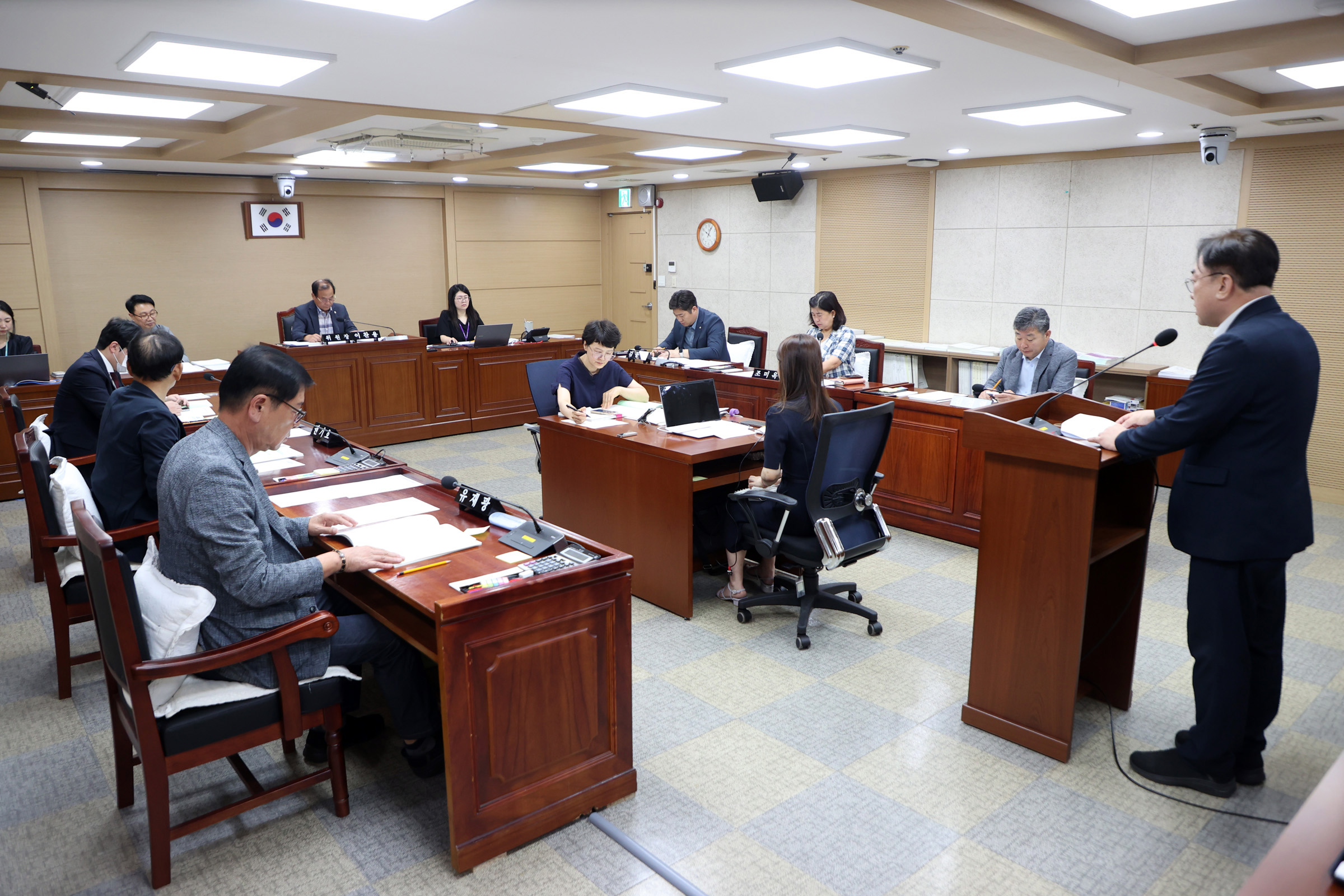 '[2025.09.02.]수원특례시의회 도시미래위원회, 2025년도 주요업무 추진실적 보고 청취' 게시글의 사진(1) '1.도시미래위원회 2025년도 주요업무보고 청취.jpg'