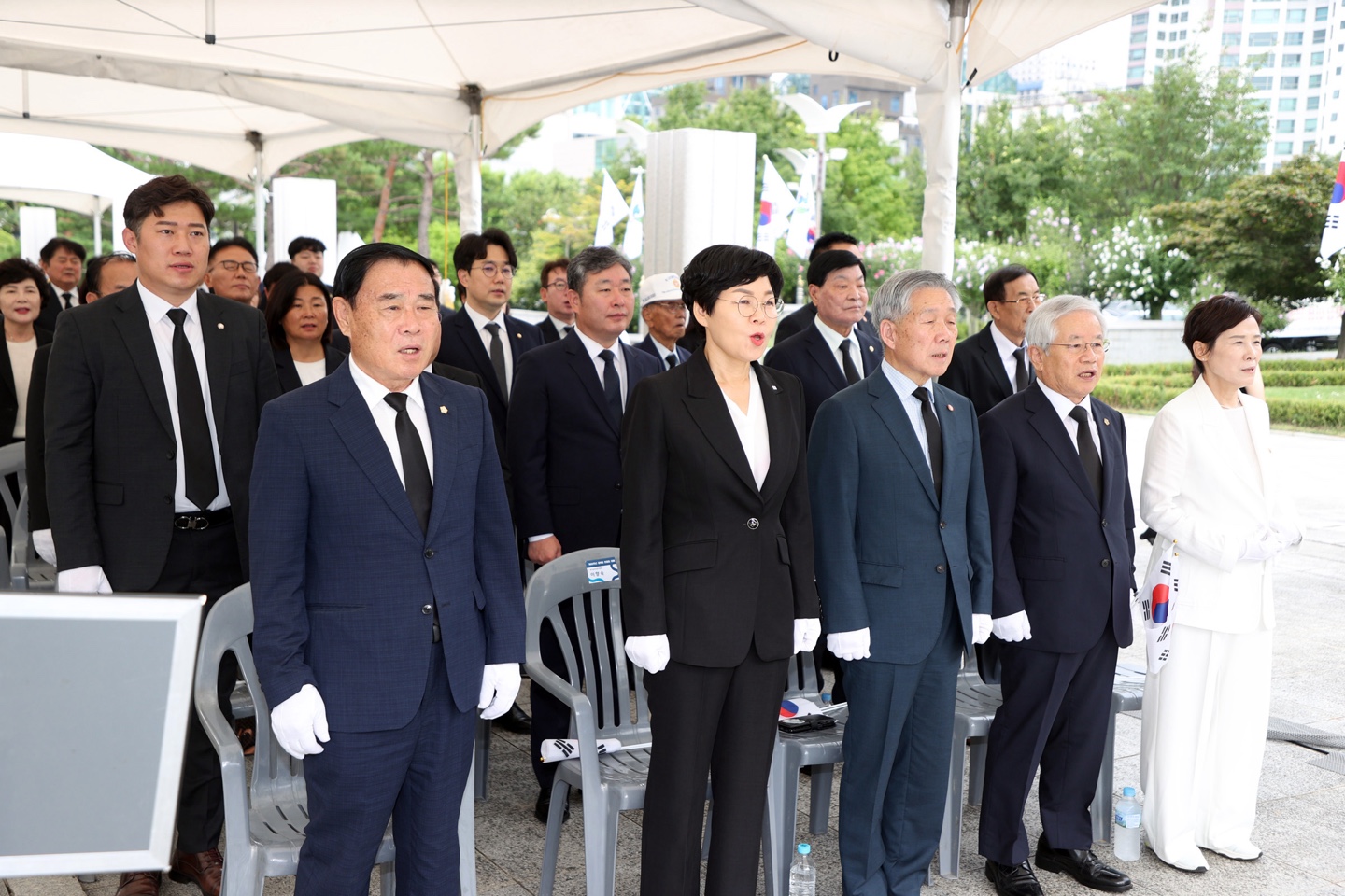 '[2025.08.15.]수원특례시의회,  제80주년 광복절 기념 현충탑 참배' 게시글의 사진(1) 'KakaoTalk_20250817_122014207.jpg'
