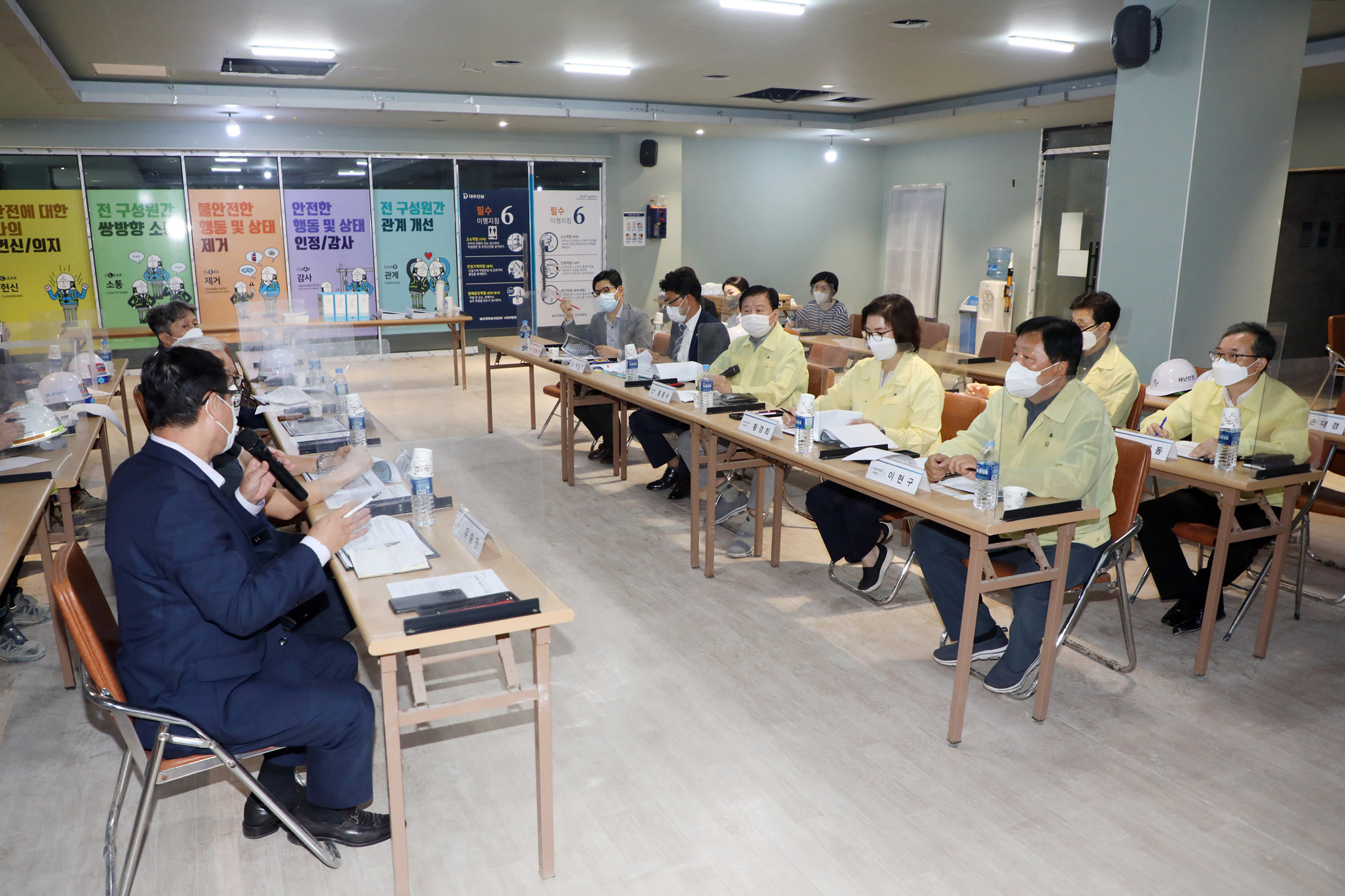 '[2021. 10. 1.] 수원시의회 도시환경위, 팔달8구역 재개발사업 현장 사전점검 나서' 게시글의 사진(1) '[23662245194148224]20211001_수원시의회 도시환경위, 팔달8구역 주택재개발정비사업 현장 점검 나서 (1).jpg'